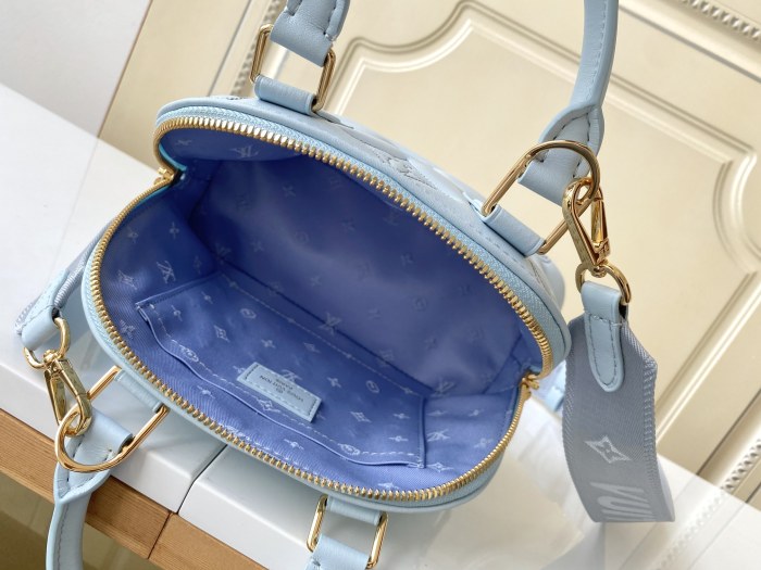Handbag   Louis Vuitton  M59822  size  24.5 x 18 x 12  cm 