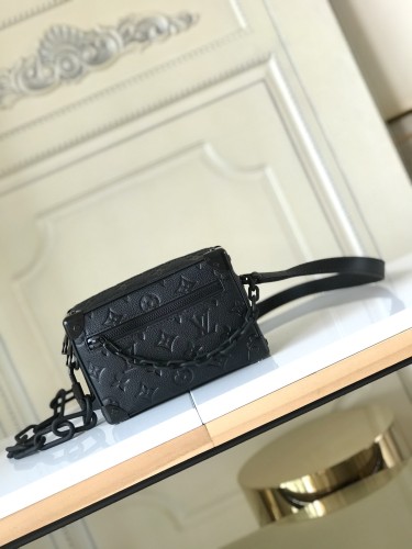  Handbag    Louis Vuitton  M55702  size  18x13x8  cm