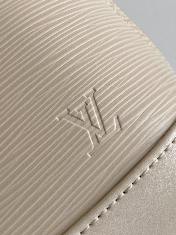 Handbag   Louis Vuitton  M58706  size  23.5 x 17.5 x 11.5  cm