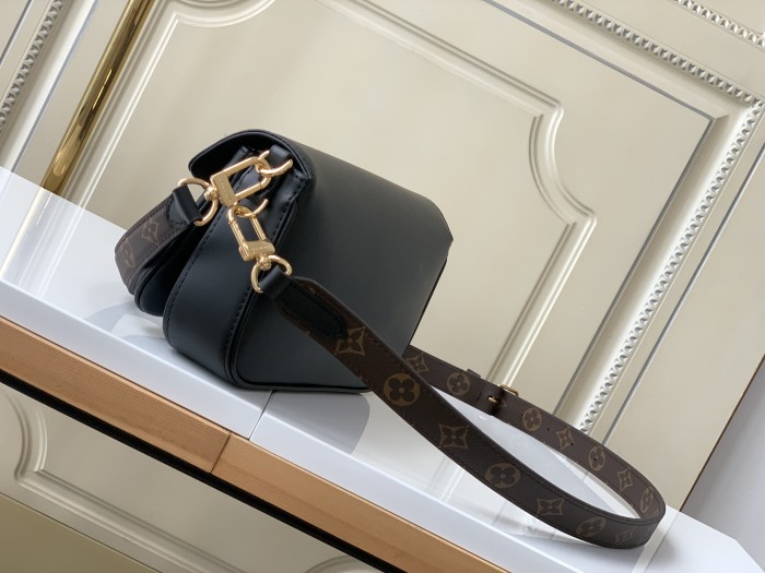 Handbag  Louis Vuitton   M20393  size  24.0 x 15.0 x 6.0  Cm