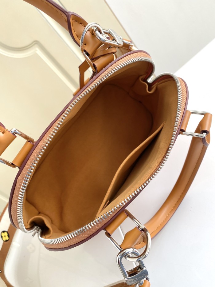  Handbag  Louis Vuitton   57540  size  23.5 x 17.5 x 11.5  cm