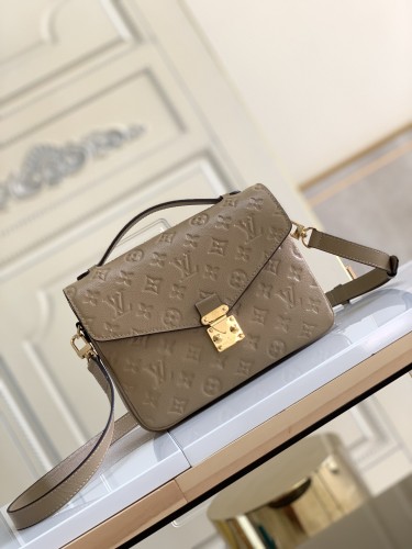  Handbag  Louis Vuitton  M41488  size  25 x 19 x 9  cm