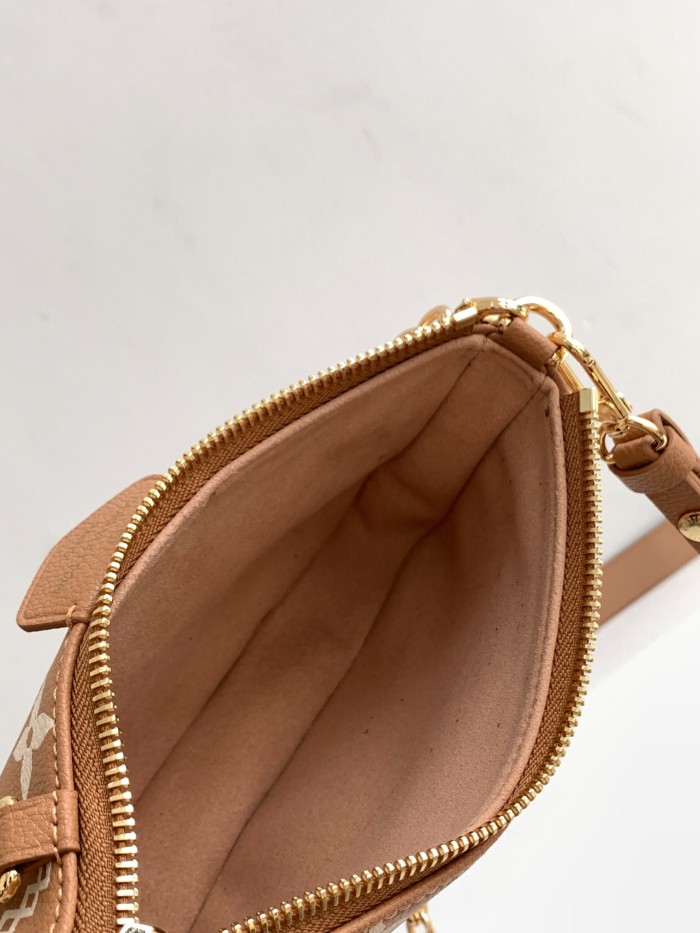 Handbag  Louis Vuitton   M81137  size 19x 11.5 x 3 cm 