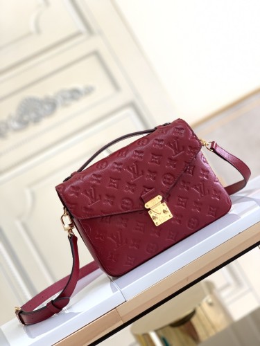  Handbag  Louis Vuitton   M41487  size  25 x 19 x 9  cm