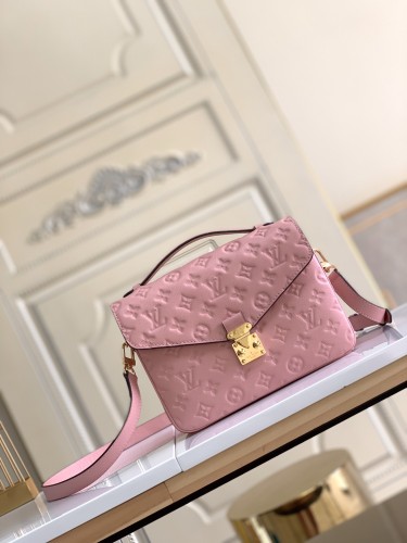 Handbag  Louis Vuitton  M44071  size  25 x 19 x 9  cm