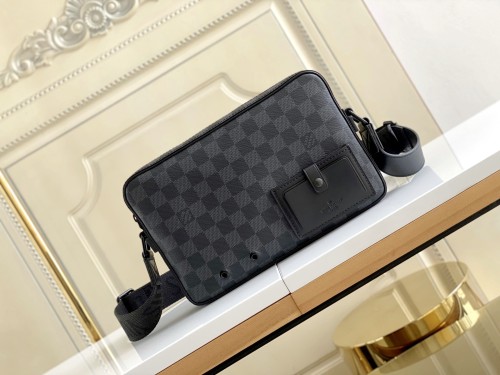 Handbag  Louis Vuitton   N44339  size  26.0 x 17.0 x 5.0  cm