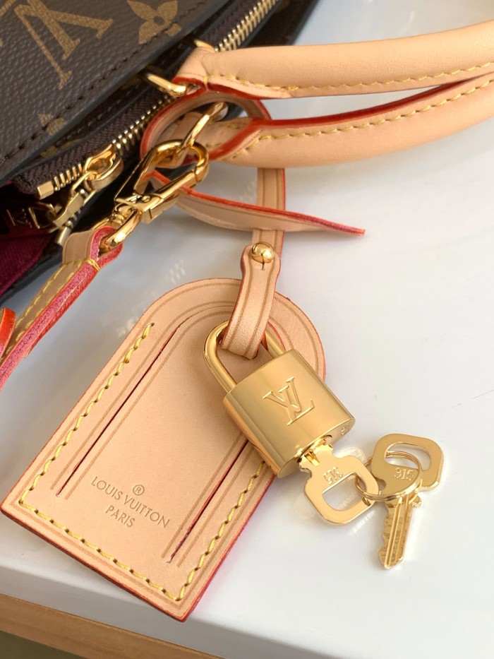  Handbag   Louis Vuitton  M45900  size  29x18x12.5  CM