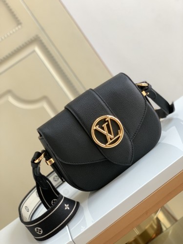  Handbag   Louis Vuitton   M58727  size  21 x 15 x 6.5  cm 