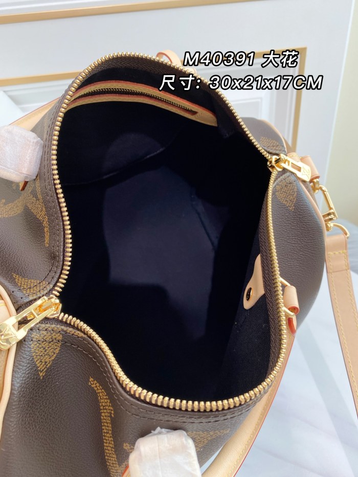  Handbag  Louis Vuitton   M44601  size  30.0 x 21.0 x 17.0 cm