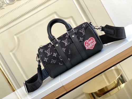  Handbag  Louis Vuitton   M90689  size  21×9×12 cm