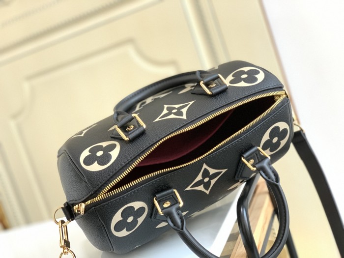 Handbag  Louis Vuitton  M58947  size  25.0 x 19.0 x 15.0  cm