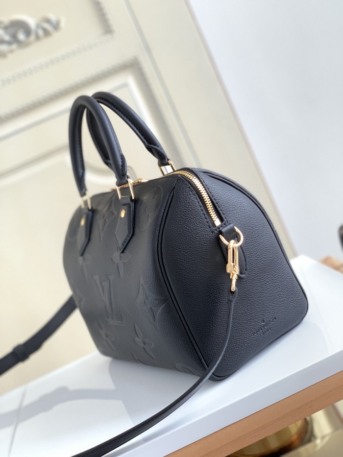  Handbag   Louis Vuitton   M58947  size  25.0 x 19.0 x 15.0  cm