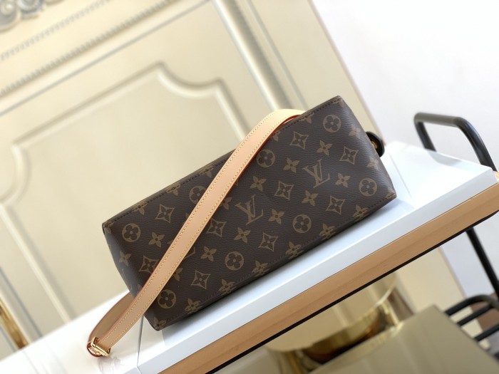  Handbag   Louis Vuitton  M45900  size  29x18x12.5  CM