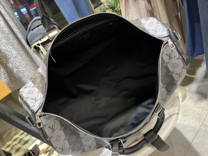  Handbag  Louis Vuitton  M45966  size 55 x 31 x 26  cm