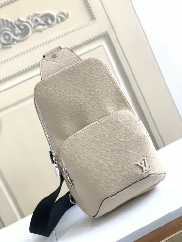  Handbag  Louis Vuitton   M30803  size  20 x 31 x 10  cm