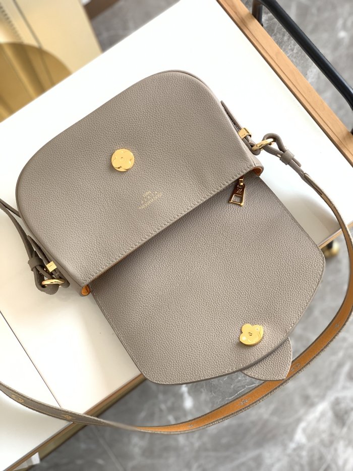  Handbag   Louis Vuitton  M58728  size  25 x 17.5 x 8  cm