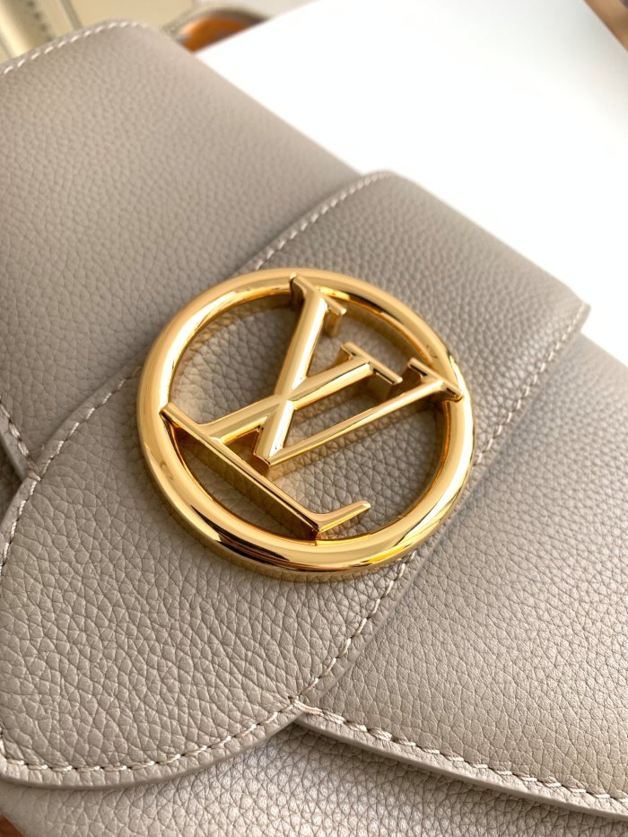  Handbag   Louis Vuitton  M58728  size  25 x 17.5 x 8   cm
