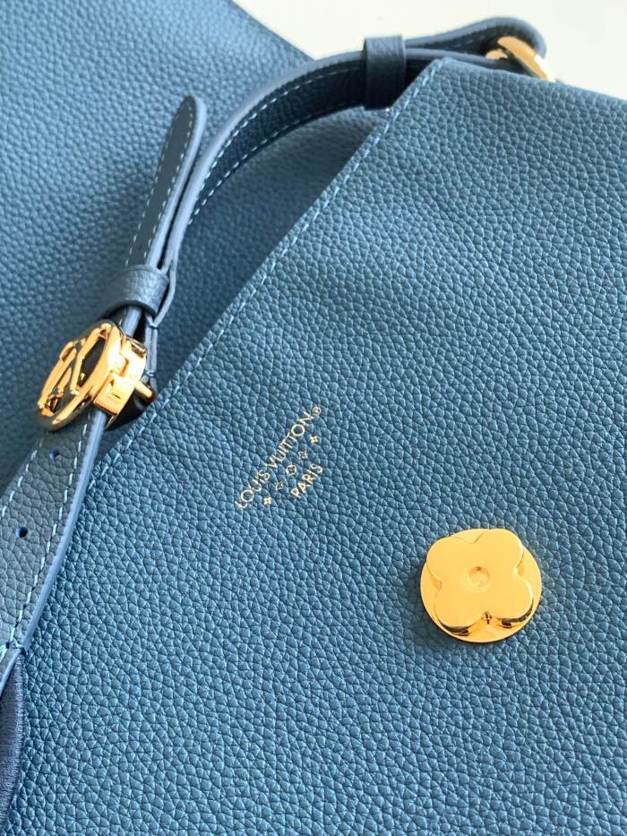 Handbag  Louis Vuitton  M58964  size 25 x 17.5 x 8  cm