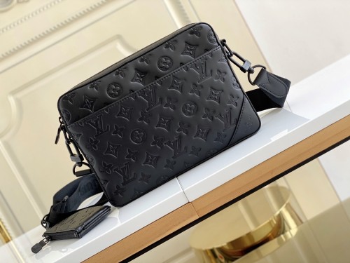 Handbag  Louis Vuitton  M69827  size  27.0x 4.5x 18.5 cm