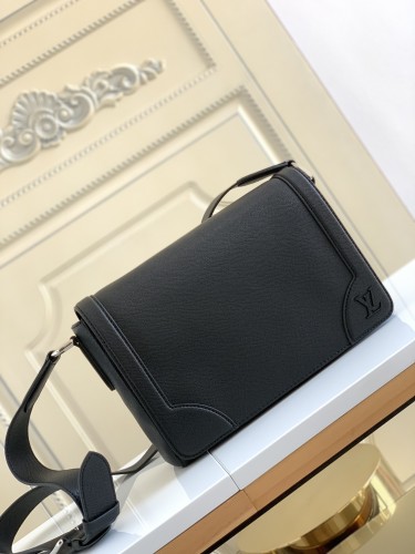  Handbag  Louis Vuitton  M30807  28.3 x 18.3 x 4.3  cm