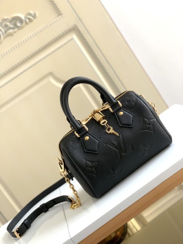 Handbag   Louis Vuitton    M58958   size  20.5 x 13.5 x 12  cm 