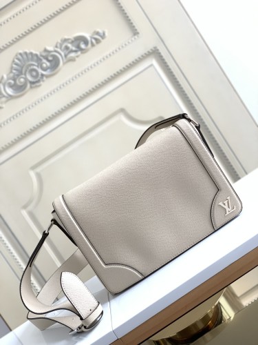  Handbag   Louis Vuitton  M30813  size  28.3 x 18.3 x 4.3  cm