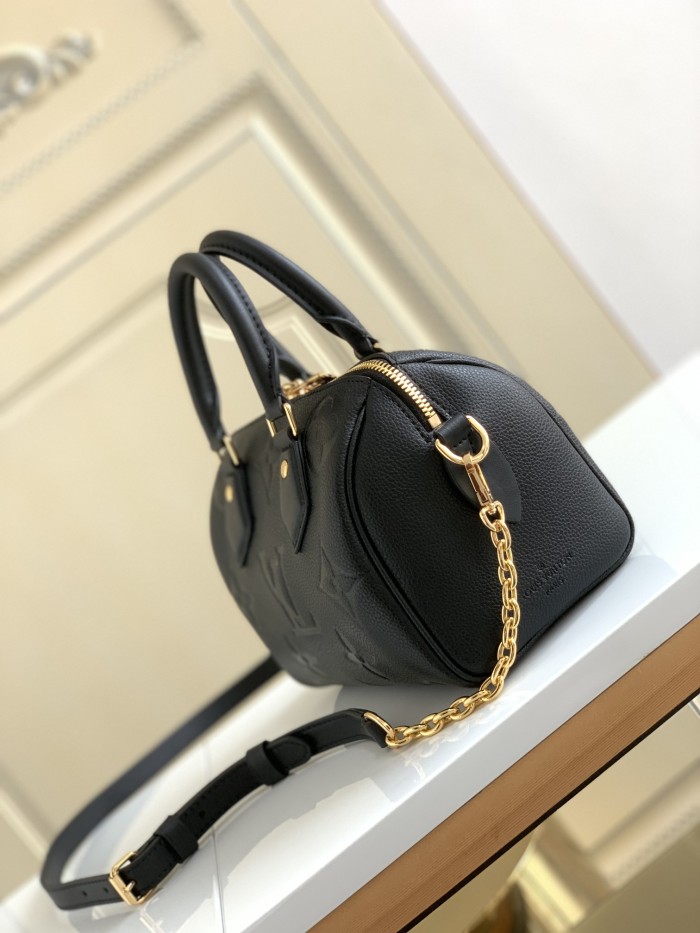 Handbag   Louis Vuitton    M58958   size  20.5 x 13.5 x 12  cm 