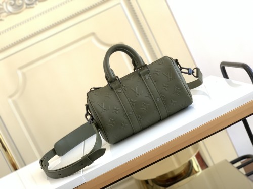 Handbag   Louis Vuitton  M57961  size  21 x 12 x 9  cm 