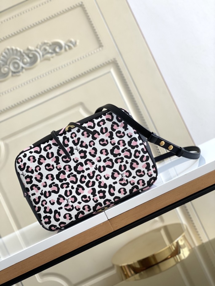  Handbag  Louis Vuitton   M45821  size   26.0 x 26.0 x 17.5  cm