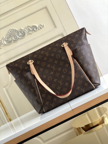 Handbag  Louis Vuitton  M56689  size  43x30x7 cm