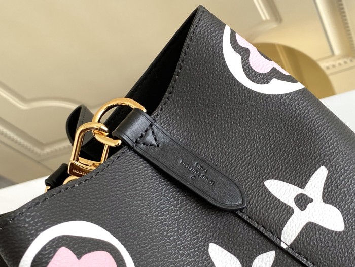  Handbag  Louis Vuitton   M45821  size   26.0 x 26.0 x 17.5  cm