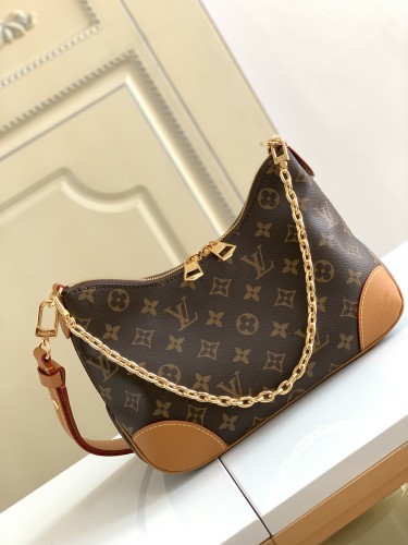  Handbag   Louis Vuitton  M45832  size  25x 16 x 9.5  cm 