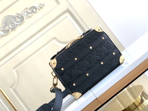  Handbag  Louis Vuitton   M57971  size  21.5 x 15 x 7  cm
