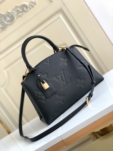  Handbag   Louis Vuitton  58916  size  29 x 18 x 12.5  cm 