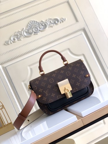  Handbag   Louis Vuitton  M44548  size   26-19-9.5 cm