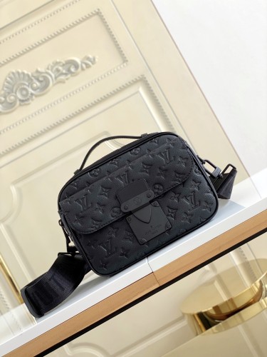  Handbag  Louis Vuitton  M58489  size  22 x 18 x 8   cm