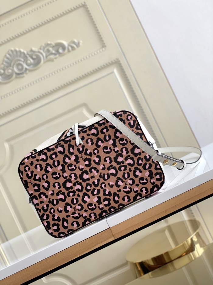  Handbag   Louis Vuitton  M44679  size  26.0 x 26.0 x 17.5 cm