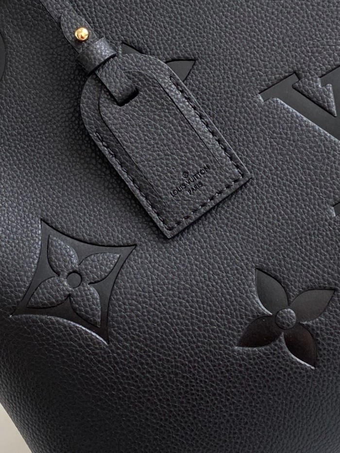 Handbag  Louis Vuitton M45811  size 34 x 24 x 15 cm