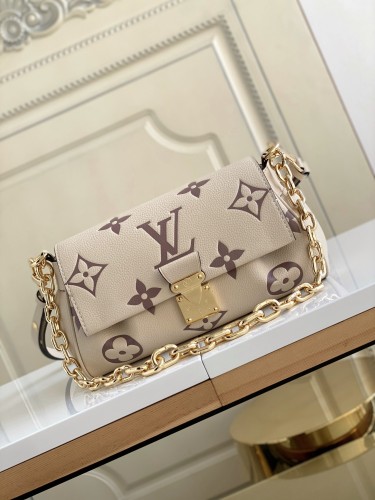 Handbag  Louis Vuitton  M45813  size  24 x 14 x 9  cm