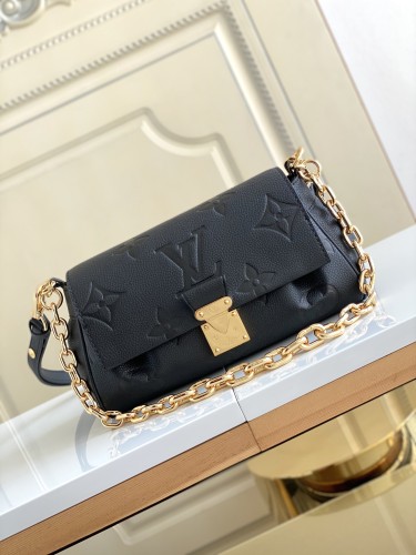  Handbag   Louis Vuitton  M45813  size  24 x 14 x 9  cm 