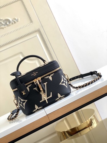  Handbag   Louis Vuitton   M45780  size  19 x 13 x 11  cm 