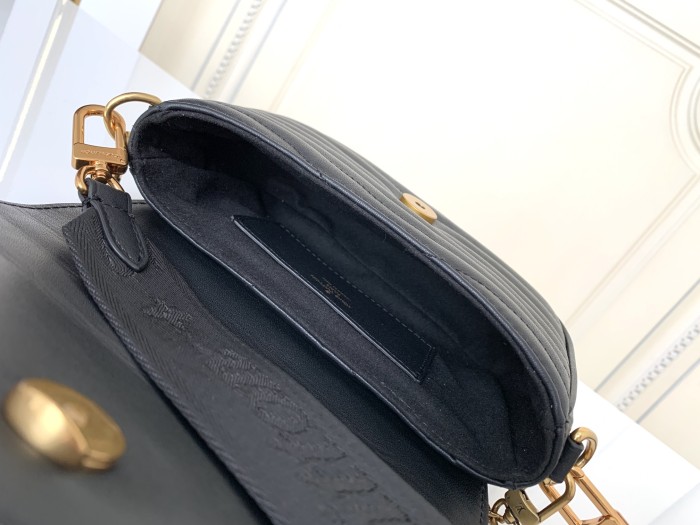  Handbag   Louis Vuitton   M56461  size  19/14/5  cm  