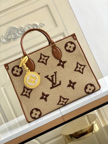  Handbag  Louis Vuitton  m57723  size  35 x 27 x 14   cm