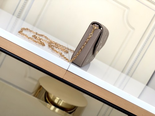  Handbag   Louis Vuitton  M69977  size  21.0 x 12.0 x 3.0   cm