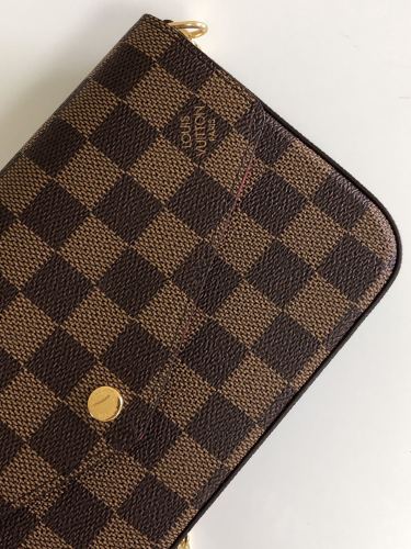  Handbag    Louis Vuitton    63032   size  21*11*2  cm
