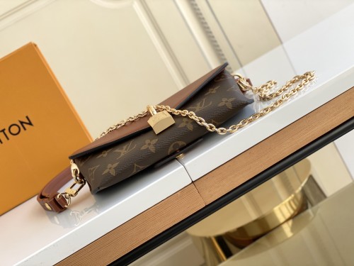  Handbag   Louis Vuitton  M80763  size  19x11×3  cm 