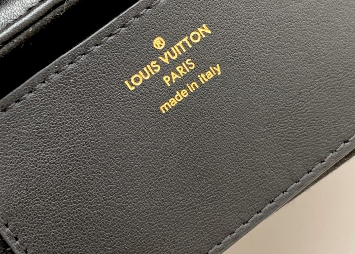  Handbag   Louis Vuitton   M56461  size  19/14/5  cm  