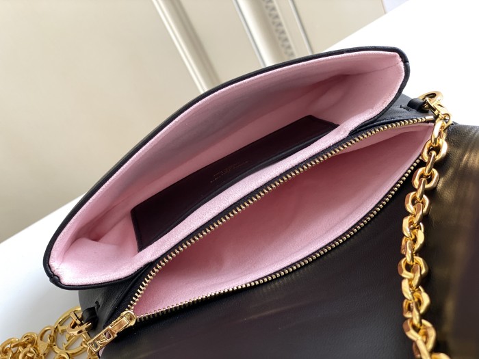 Handbag  Louis Vuitton  M80742  size  20 x 14 x 8  cm