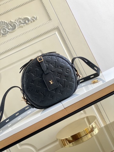  Handbag   Louis Vuitton   M45167   size  20x22.5x8  cm