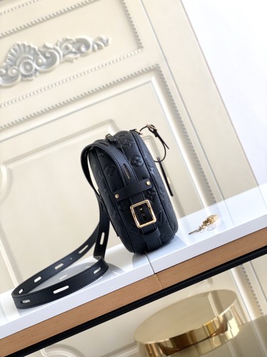  Handbag   Louis Vuitton   M45167   size  20x22.5x8  cm